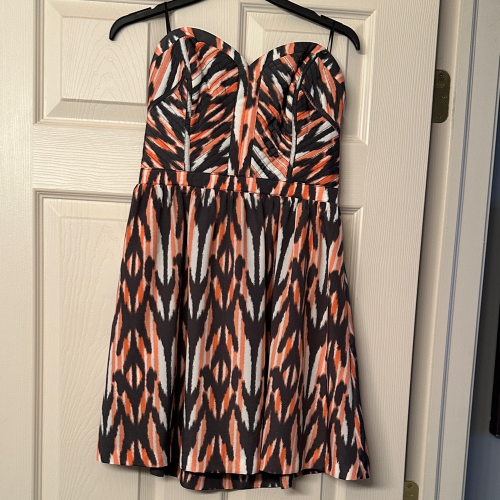 Guess Strapless Dress in Dark Gray and Orange Pattern